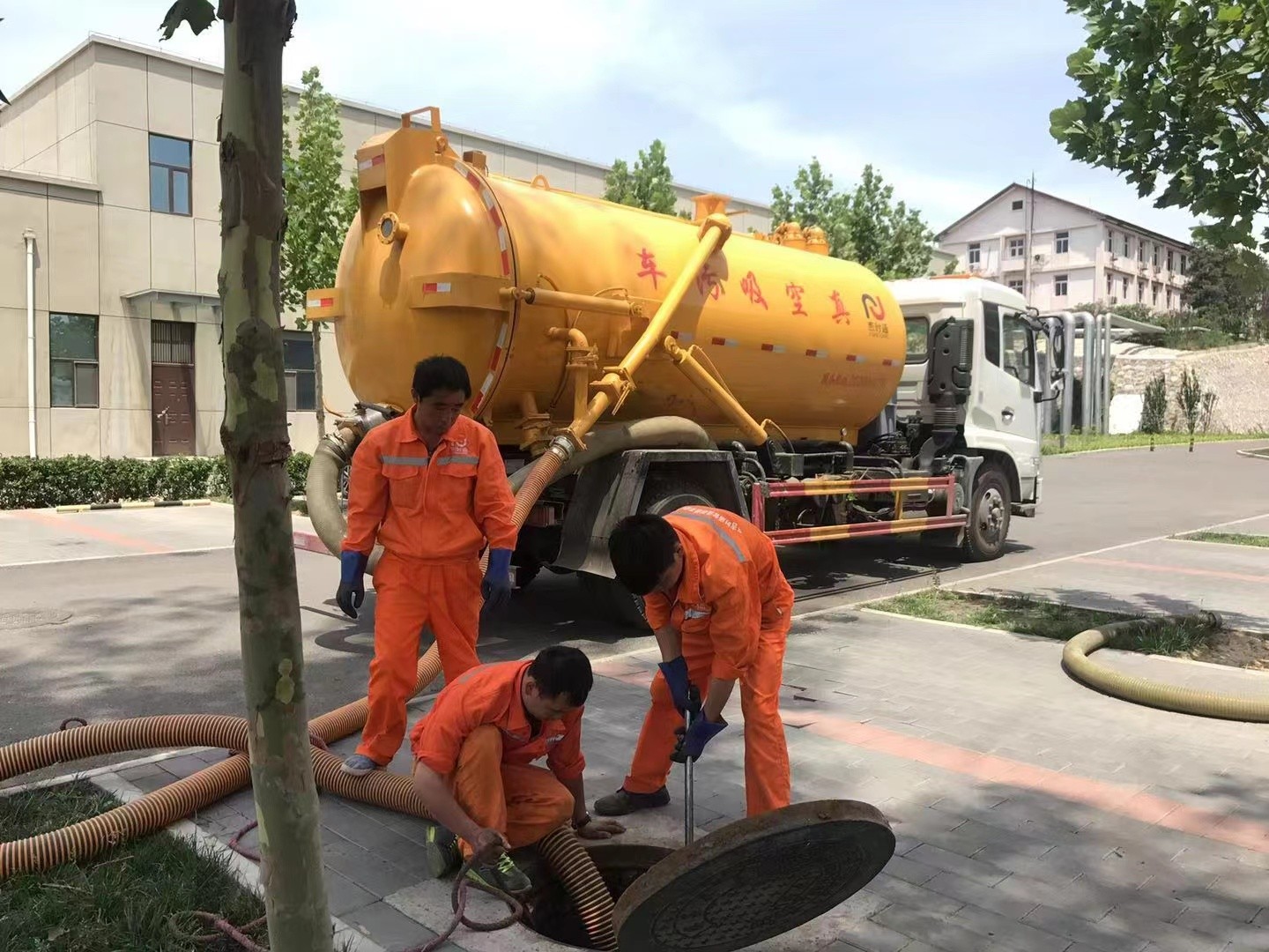 抚宁化粪池清理与5-8吨吸粪车施工效率分析